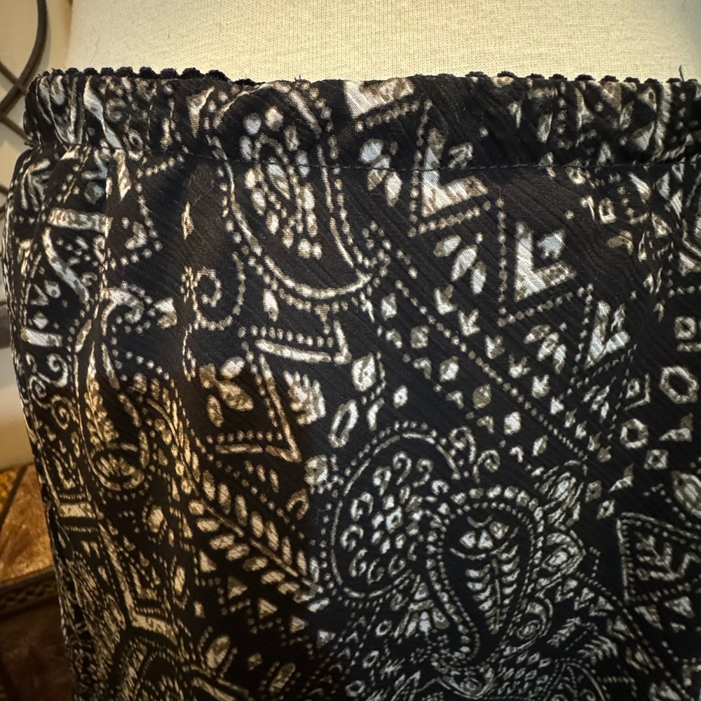 East 5th Black and Gray Paisley Skirt - Size L